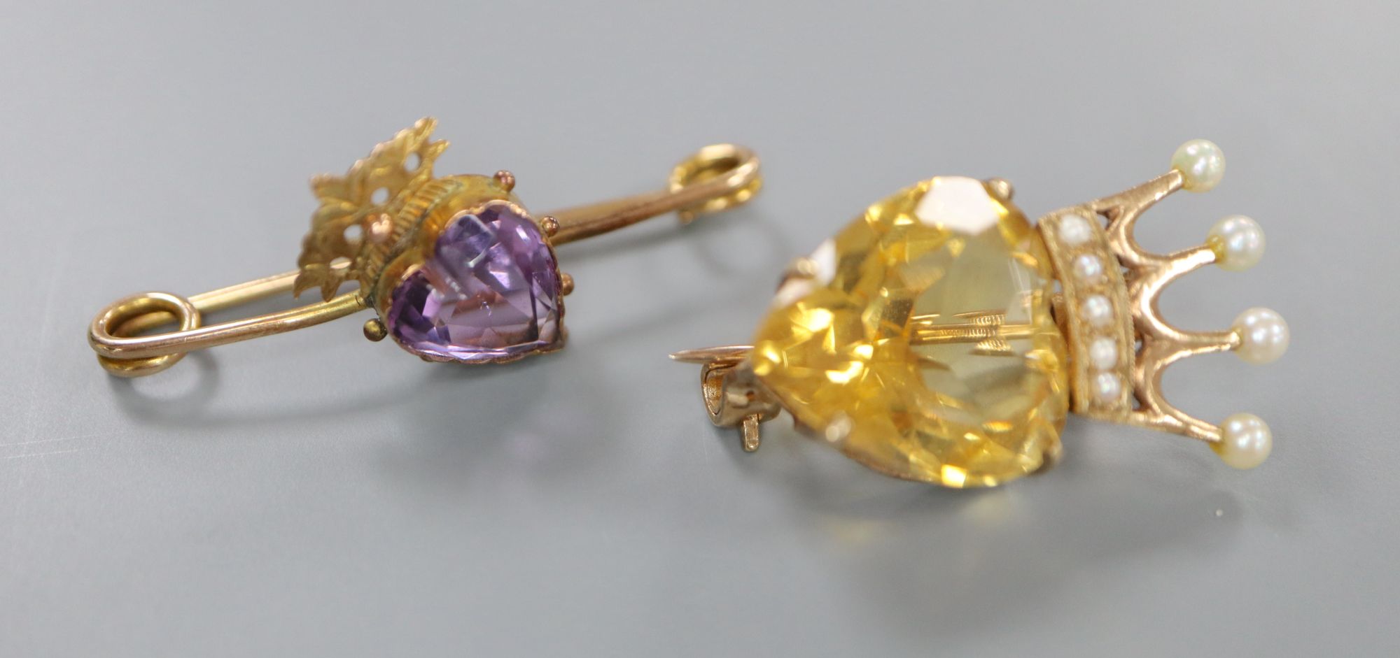 A late Victorian 9ct gold, heart shaped citrine and seed pearl set coronet brooch, 25mm and an amethyst set bar brooch